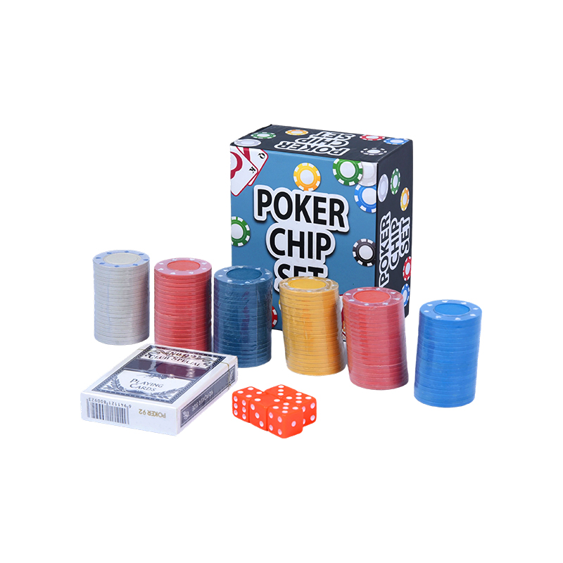 Komplett med färgade marker, spelkort och tärningspokermarker