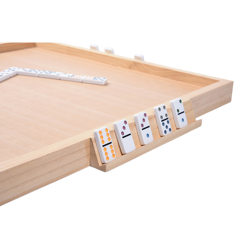 Speltillbehörstavla av trä Domino-specifik layout med bärbara brickor