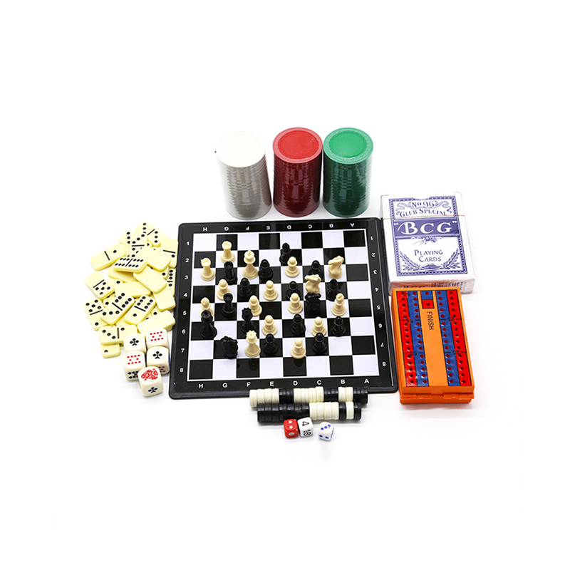 Klassiskt flerspelsuppsättning - Combo schack, domino, poker och dam