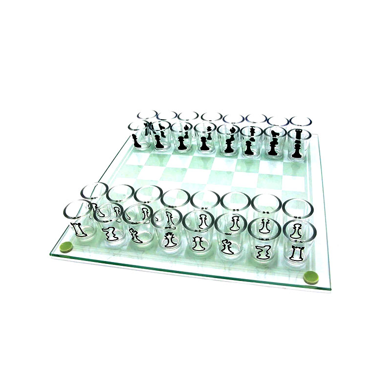 Schackbräde i glas med 32 snapsglas med schackpjäser Shotglasset med schacktema